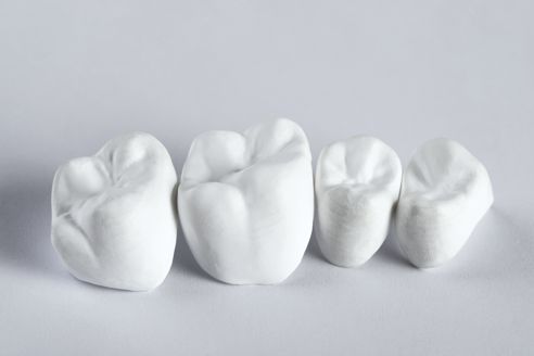 Fig. 1: CAM-manufactured crowns of the zirconia VITA YZ HT. Note: Before coloring, go over the entire occlusal surface lightly with fine diamonds so that the liquid can adhere well to the surface.